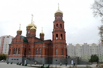 В Барнауле состоялось великое освящение двупрестольного Александро-Невского собора