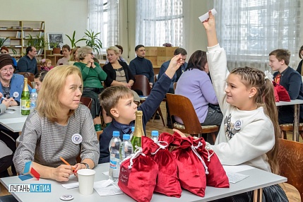 В Луганске состоялась открытая городская интеллектуальная игра знатоков православной культуры «СВЯТОЧНЫЕ ВСТРЕЧИ. Семейная лига: 2024».