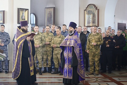 В Александро-Невском Соборе города Барнаула совершили молебен в День Воиск Национальной Гвардии Российской Федерации