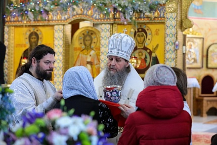 Митрополит Курганский и Белозерский Даниил в воскресенье, 8 января в сослужении клириков епархии совершил Божественную литургию в Александро-Невском соборе города Кургана