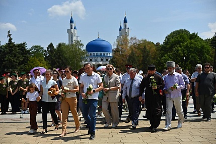 В Адыгее почтили память детей, погибших в Донбассе, Новороссии и приграничных регионах РФ