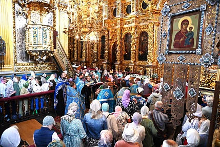 У московского списка Казанской иконы Божией Матери в Свято-Успенском кафедральном соборе совершены молебны