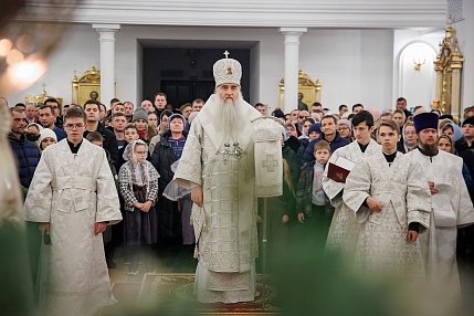 «ХРИСТОС РАЖДАЕТСЯ, СЛАВИТЕ!»: В храмах епархии прошли Рождественские богослужения