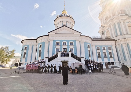 Хоровой фестиваль-круиз «Во славу Святой Троицы» в Костроме