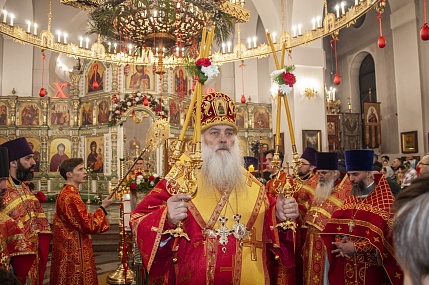 Митрополит Сергий возглавил ночное Пасхальное богослужение в праздник Светлого Христова Воскресения