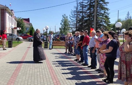 Священник благословил добровольцев из Урицкого района на служение Отечеству