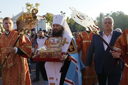 Всероссийский молебен о Победе проходит в Волгограде