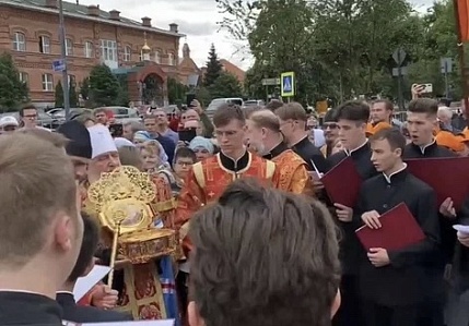 В Тюмень доставили ковчег с мощами великомученика Георгия Победоносца. Фоторепортаж