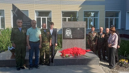 В Черепаново установили памятник герою спецоперации 