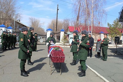 В Гае проводили в последний путь участника СВО Александра Головина