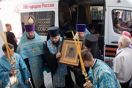 В Воронеже торжественно встретили Казанскую икону Божией Матери