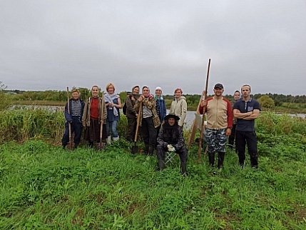 Паломники свершили крестный ход и навели порядок в заброшенной церкви Приморского района