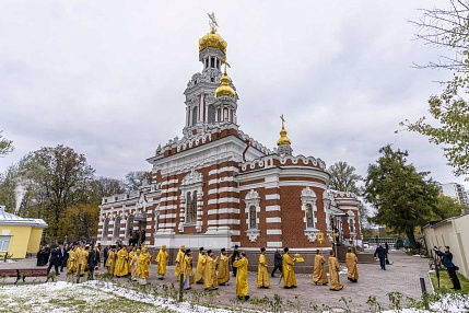 Предстоятель Русской Церкви совершил освящение Воскресенского храма на Смоленском кладбище Санкт-Петербурга