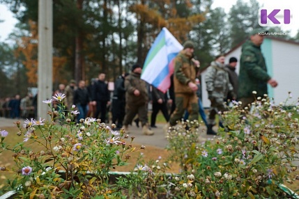 Десятую команду резервистов из Коми проводили под звуки военного оркестра