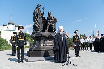 Глава Воронежской митрополии совершил освящение памятника святителю Митрофану Воронежскому