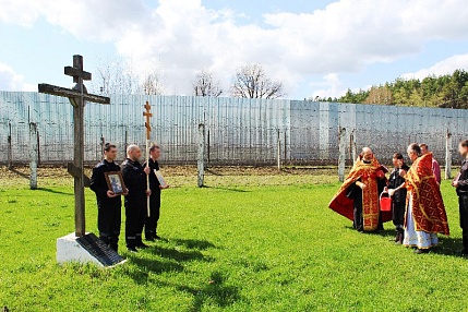 В храмах при орловских колониях прошли пасхальные богослужения и крестные ходы