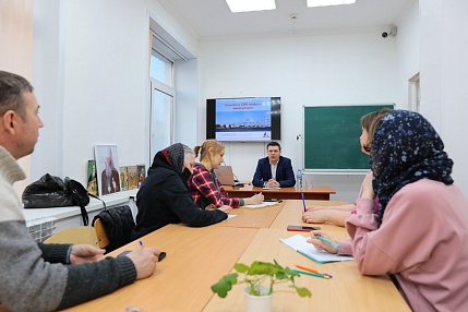 Секретарь Курганского отделения ВРНС выступил с лекцией о технологиях манипуляции в медиасреде