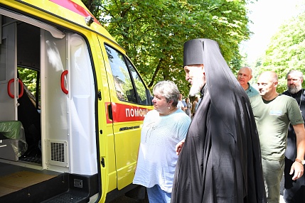 Епископ Балашихинский Николай передал центру экстренной помощи в Луганске реанимационный автомобиль