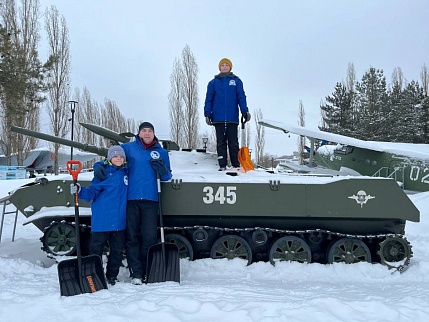 Более 300 памятников защитникам Отечества до 23 февраля очистят от снега Волонтеры Победы