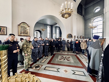 В Александро-Невском соборе города Барнаула совершили панихиду и молебен в честь Дня Воиск Национальной гвардии Российской Федерации 