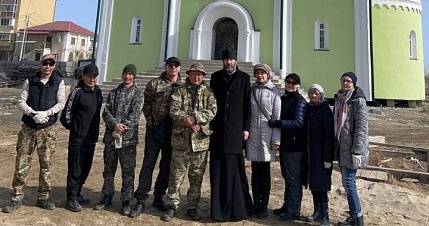 В уборке храма — памятника воинам-якутянам участвовали ветераны боевых действий СВО