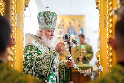 В день памяти преподобных Зосимы, Савватия и Германа Соловецких Святейший Патриарх Кирилл совершил Литургию в Соловецком монастыре