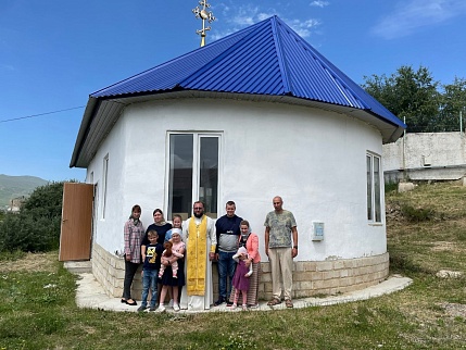 Настоятель храма в Буйнакске посетил погранотряд в с. Арани Хунзахского района РД