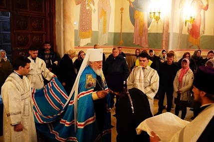 В Пасхальную ночь митрополит Сергий возглавил торжественное богослужение в Софийском соборе