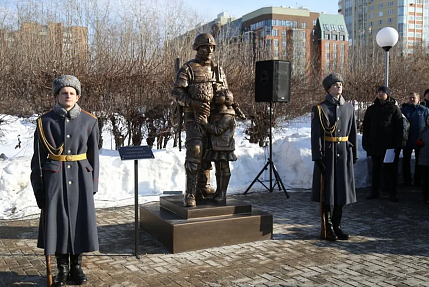 Памятник бойцам СВО открыли в Ижевске