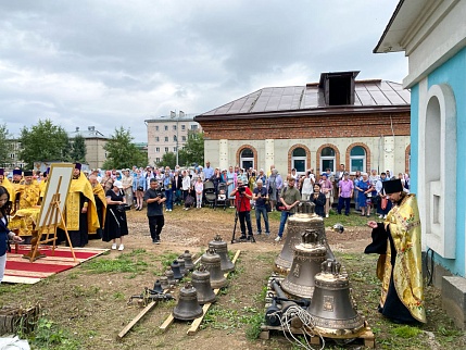 Духовенство освятило колокола для строящегося кафедрального собора города Улан-Удэ