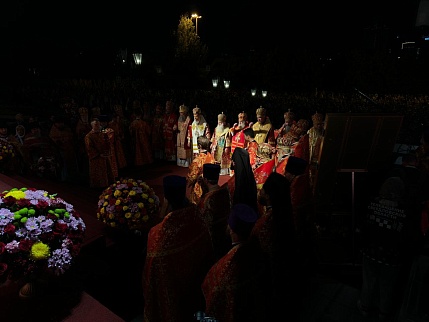 Царские дни – 2024: ночную Божественную литургию у Храма-на-Крови возглавили тринадцать архиереев
