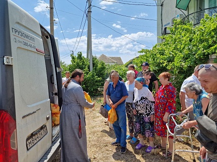 Крымчане раздают помощь жителям затопленных территорий 