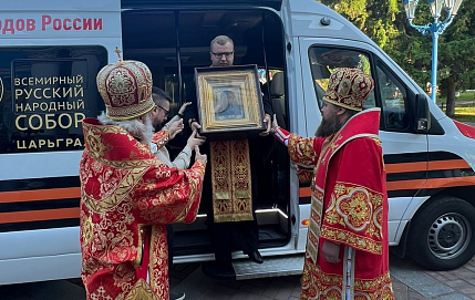 Чудотворную Казанскую икону Божией Матери встретили в Уфе