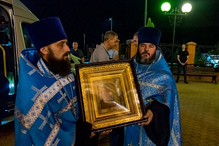 Древний чудотворный образ Божией Матери начал свой путь по Святому Белогорью с многострадального Шебекино