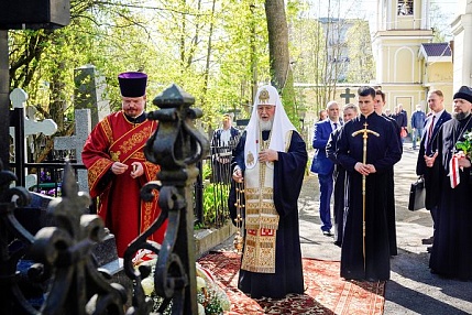 Святейший Патриарх Кирилл посетил Большеохтинское кладбище Санкт-Петербурга