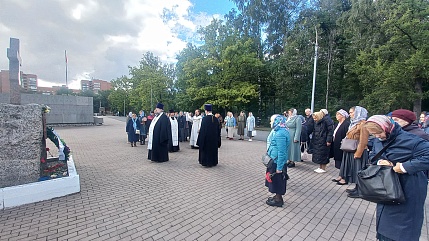 Память жертв блокады почтили в Санкт-Петербурге