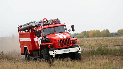 В Омской области за сутки загорелось уже третье село