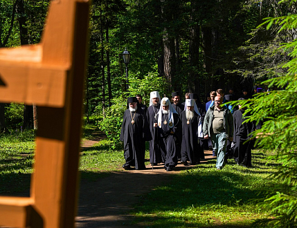 Предстоятель Русской Церкви посетил Игуменское кладбище Валаамского монастыря