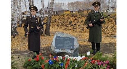 Состоялось церемония открытия памятной доски воину-герою Омской земли Никите Алабину