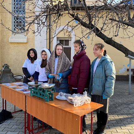 Воспитанники воскресной школы при Свято-Успенском кафедральном соборе приняли участие во Всероссийской акции памяти «Блокадный хлеб»