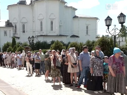 Тысячи тюменцев пришли поклониться мощам Сергия Радонежского