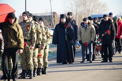 Епископ Сергий принял участие в перезахоронении останков советского воина, Алексея Михайловича Полякова