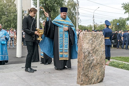 В Воронеже священнослужители приняли участие в церемонии закладки первого камня в основание часовни в память о воинах и контрразведчиках, павших в годы Великой Отечественной войны