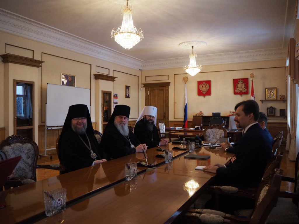 Подписан новый договор о сотрудничестве между Правительством Смоленской области и епархиями Смоленской митрополии
